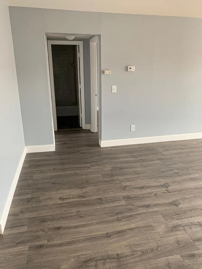 Building Photo - 52L Shrewsbury Green Dr