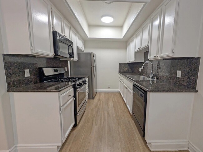 Building Photo - 912 Croft Ave