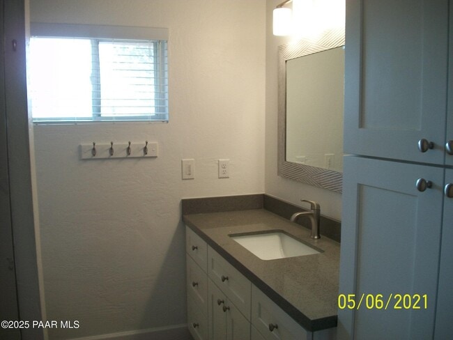 Building Photo - 5270 Diamond Dr