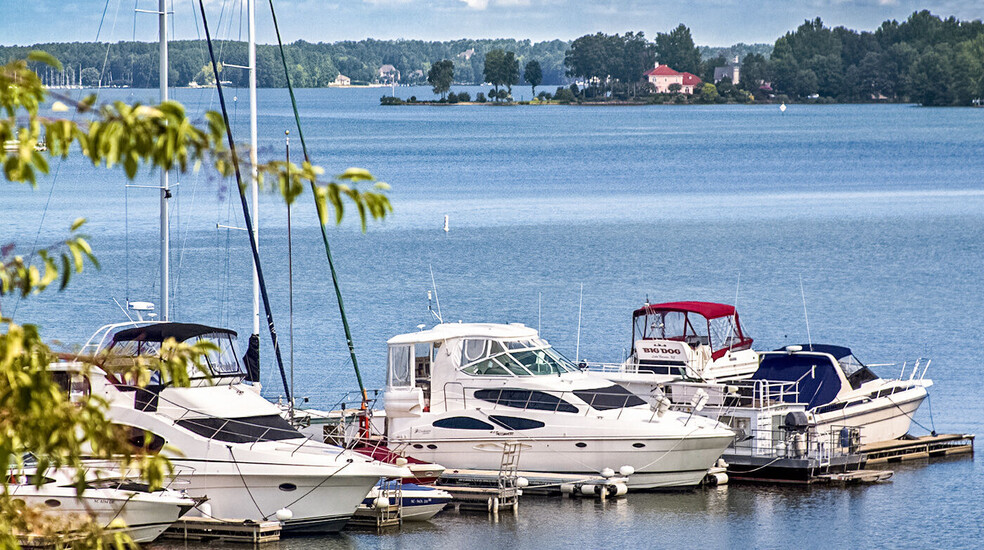 Building Photo - Sailpointe at Lake Norman