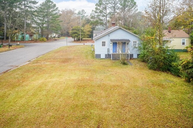 Building Photo - 1325 Clark St