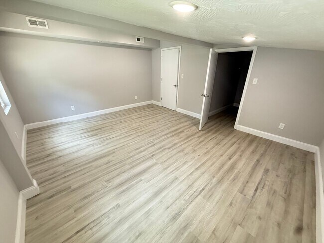 Building Photo - 3 Bed 1 Bath Springfield, MO