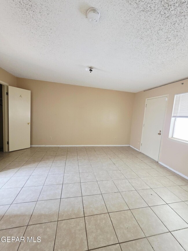 Building Photo - 10457 Aphonia Dr