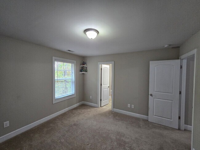 Building Photo - Spacious 4BR + Bonus, 4.5BA Home with 3-Car Garage in Brightleaf at the Park