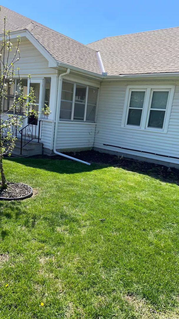 Building Photo - Spacious 5 Bedroom Available