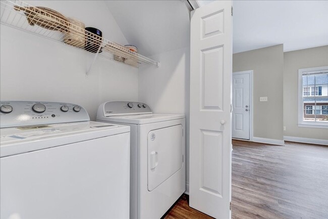 Building Photo - Updated 2 Bedroom Townhouse in Clayton