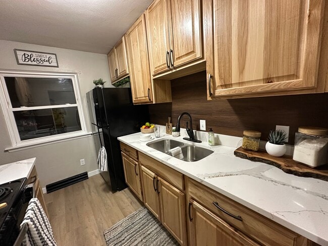 Building Photo - 1126-1128 Byron Ave.