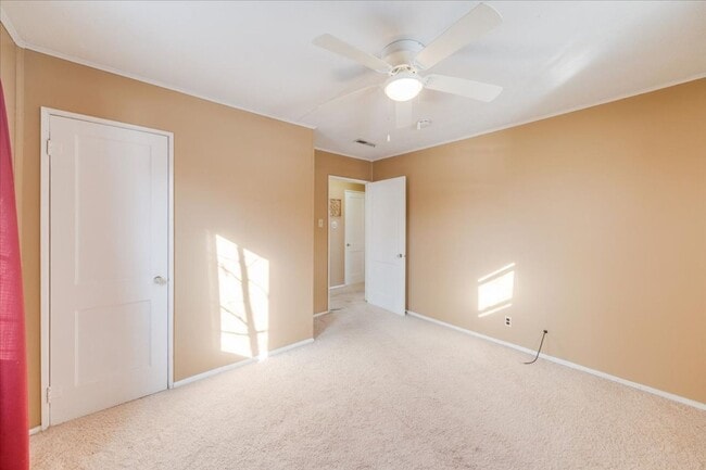 Building Photo - Newly Renovated 2 bedroom, 1 bathroom Urbana-Available April 1st, 2026