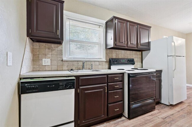 Building Photo - 317 E Key Blvd