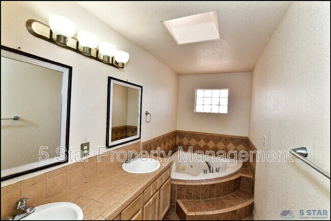 Building Photo - 6372 Franklin Ridge Dr