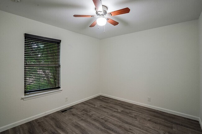 Building Photo - 7800 Northcrest Blvd