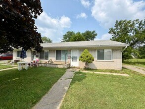 Building Photo - 2 Bedroom 1 Bath Townhouse For Lease Section 8 Ready Call KPM Detroit 313-429-3244