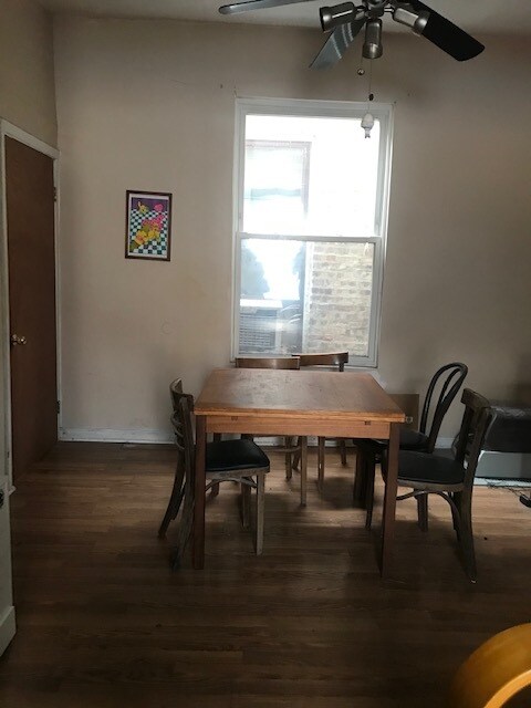 Building Photo - 532 Albany N Ave