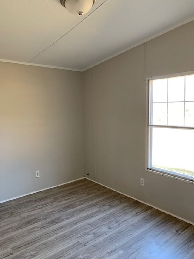 Building Photo - single family home