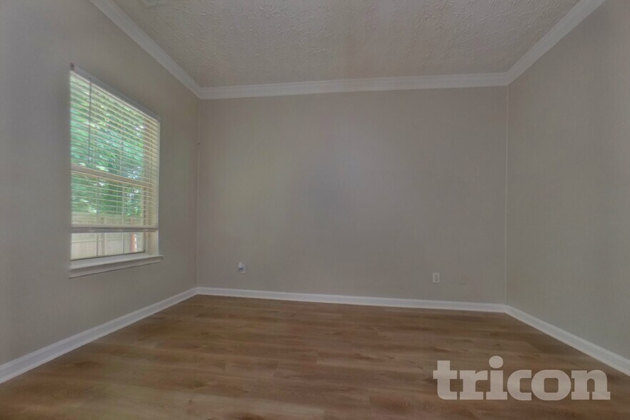 Building Photo - 411 Clearstream Ln