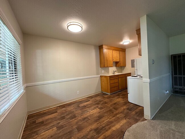 Building Photo - 5484 Carlson Dr