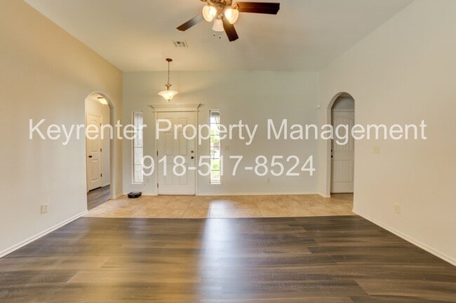 Building Photo - 3 Bed | Bath in Broken Arrow!