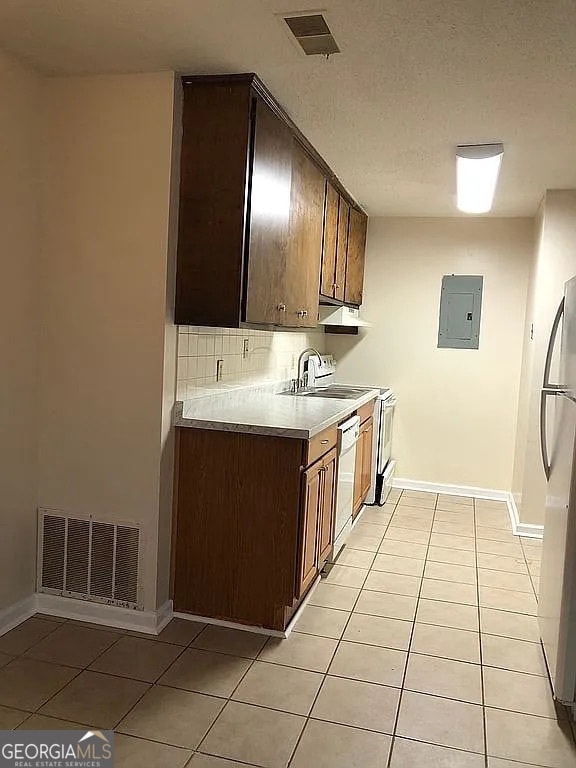 Building Photo - 370 Jockey Club Dr