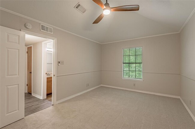 Building Photo - 610 Normal Park Dr