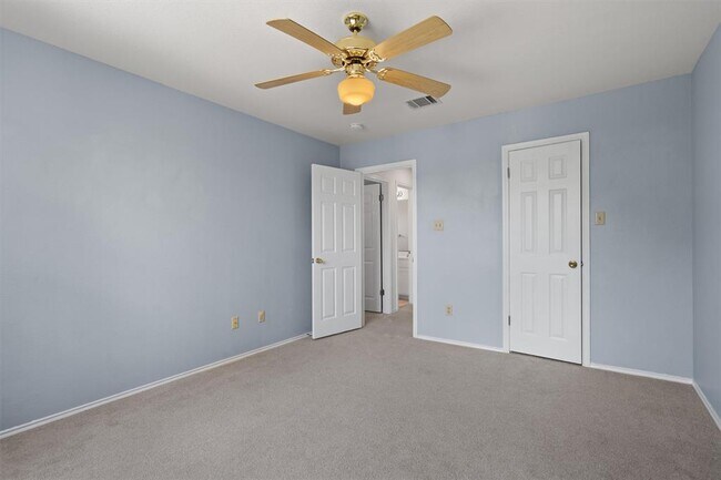 Building Photo - 100 Parque Cir