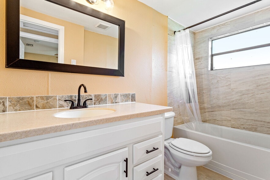 Building Photo - 2139 Ranchita Trl