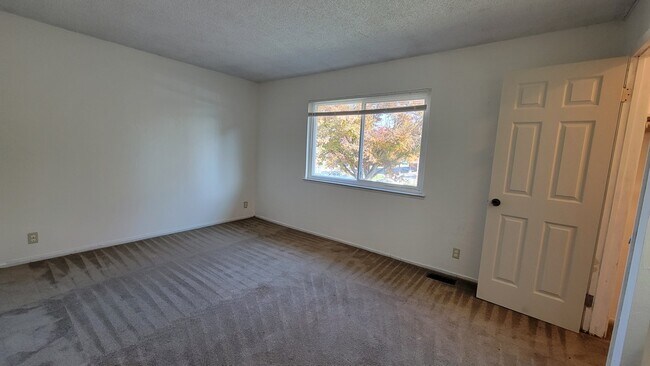 Building Photo - 5511 Eagles Ln