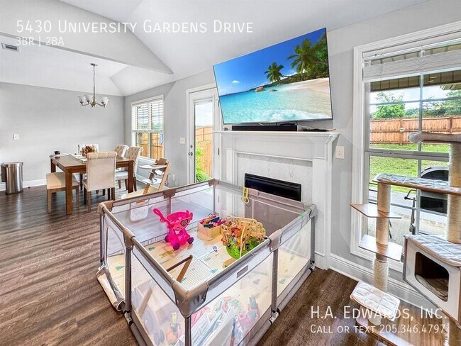 Building Photo - 5430 University Gardens Dr
