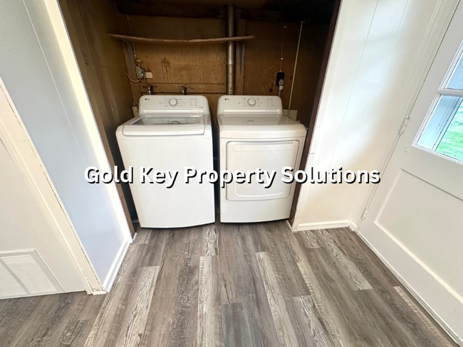 Building Photo - 3 Bed 1 Bath Home For Rent! (NO SECTION 8)