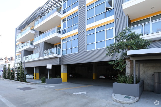 Building Photo - Landmark Chase