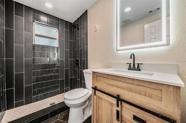 Building Photo - 2220 W Ohio Ave