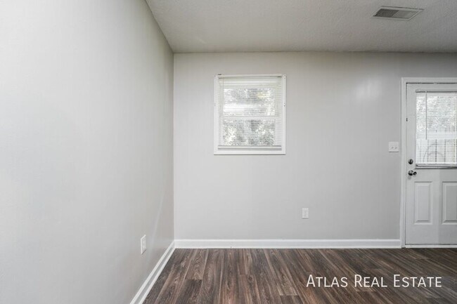 Building Photo - 322 Lexington Heights