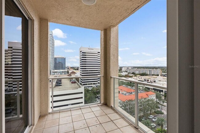 Building Photo - 100 Beach Dr NE
