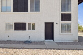 Building Photo - 1426 E Mountain View Rd