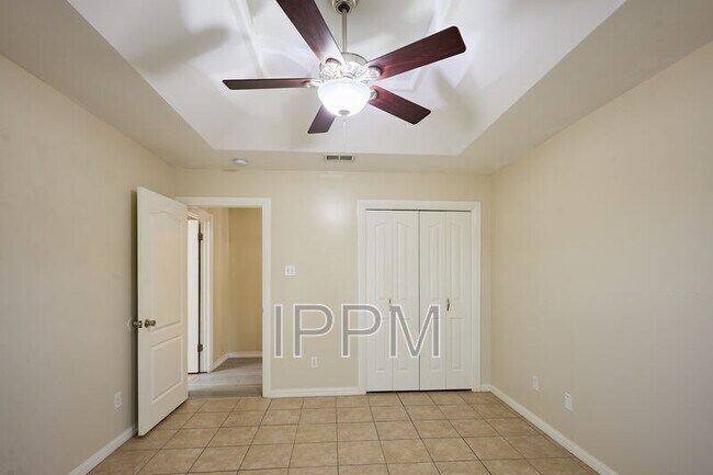 Building Photo - 2609 Thomas Ln