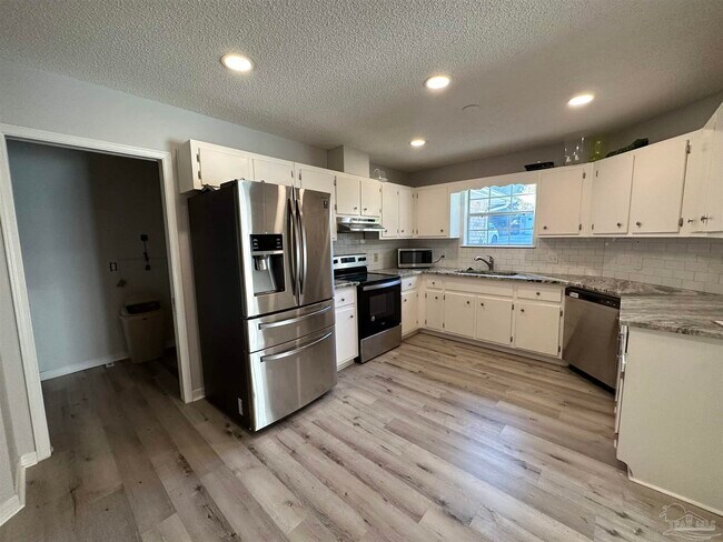 Building Photo - 280 Bobwhite Dr