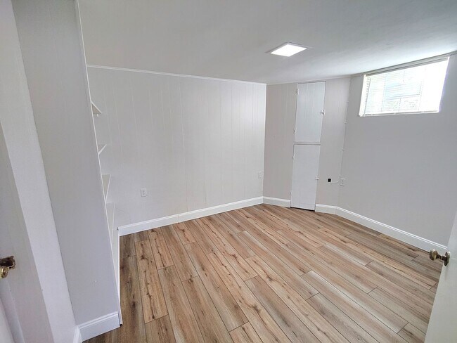 Building Photo - *Recently Updated 3BD/2.5BA Available for ...
