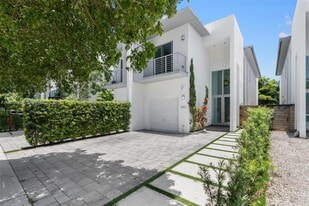 Building Photo - 3563 SW 1st Ave