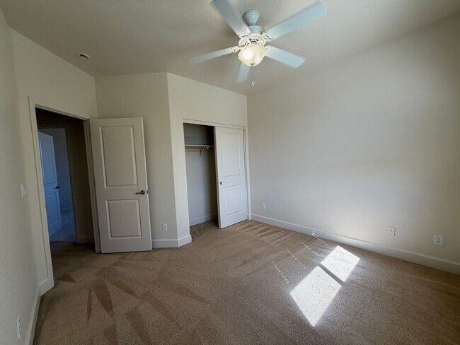Building Photo - Spacious 4 Bedroom, 2.5 Bath in North Valleys