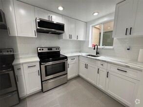 Building Photo - 946 W 37th Terrace