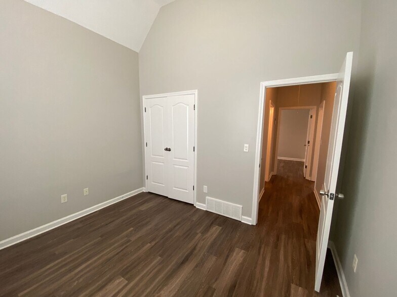 Building Photo - 9112 Cinderhill Cove W