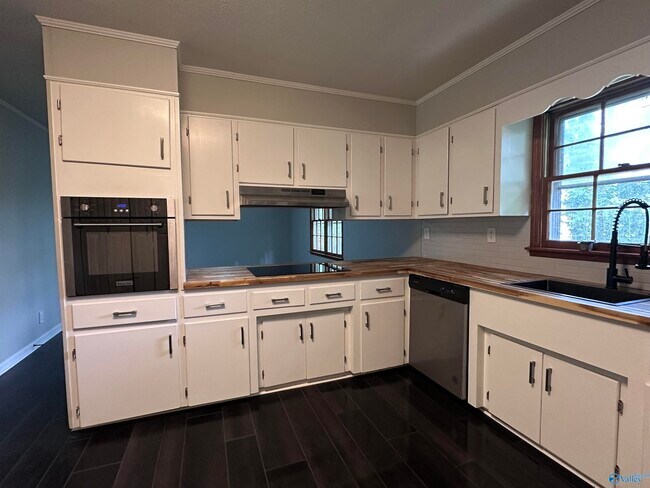 Building Photo - 4627 Daugette Dr NW