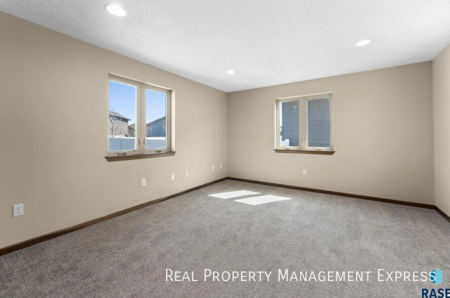 Building Photo - 4 Bedroom 3 Bathroom Home for Rent