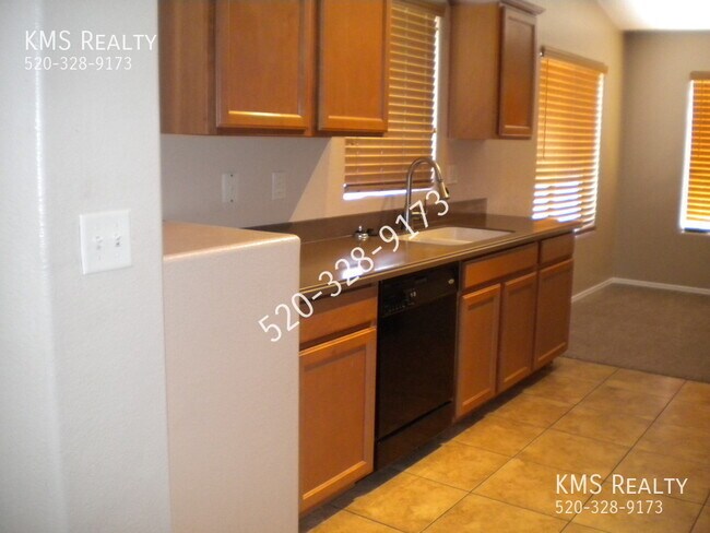 Building Photo - 2 Bed/2 Bath Town Home - OWNER/AGENT