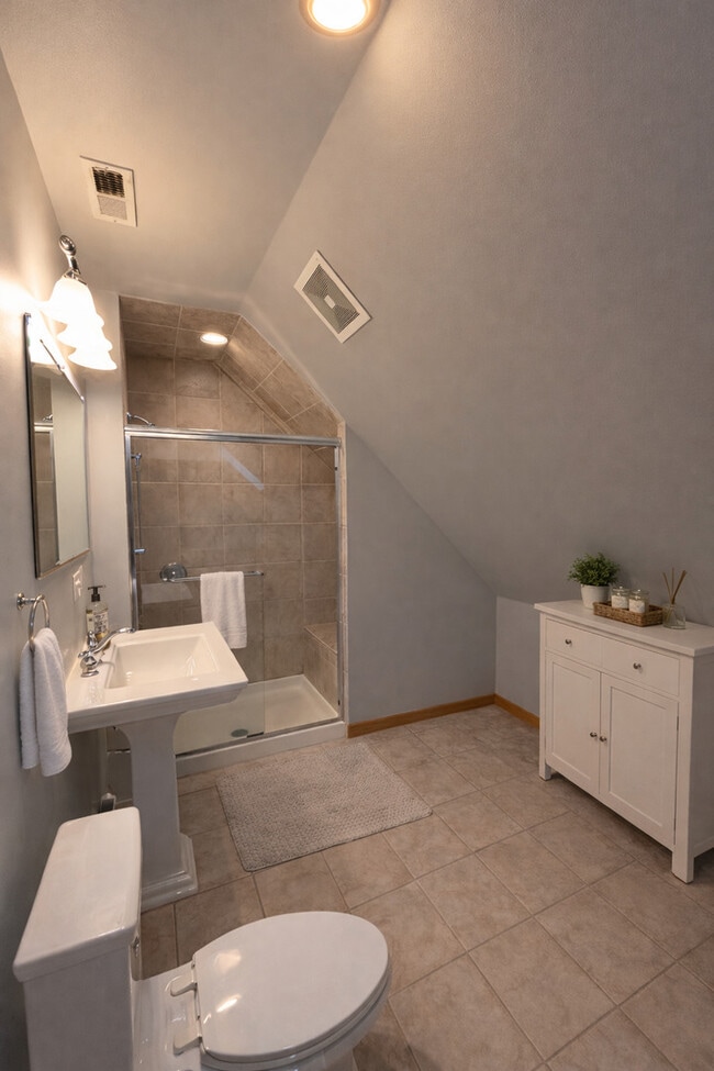 Building Photo - 1901 W Fletcher St