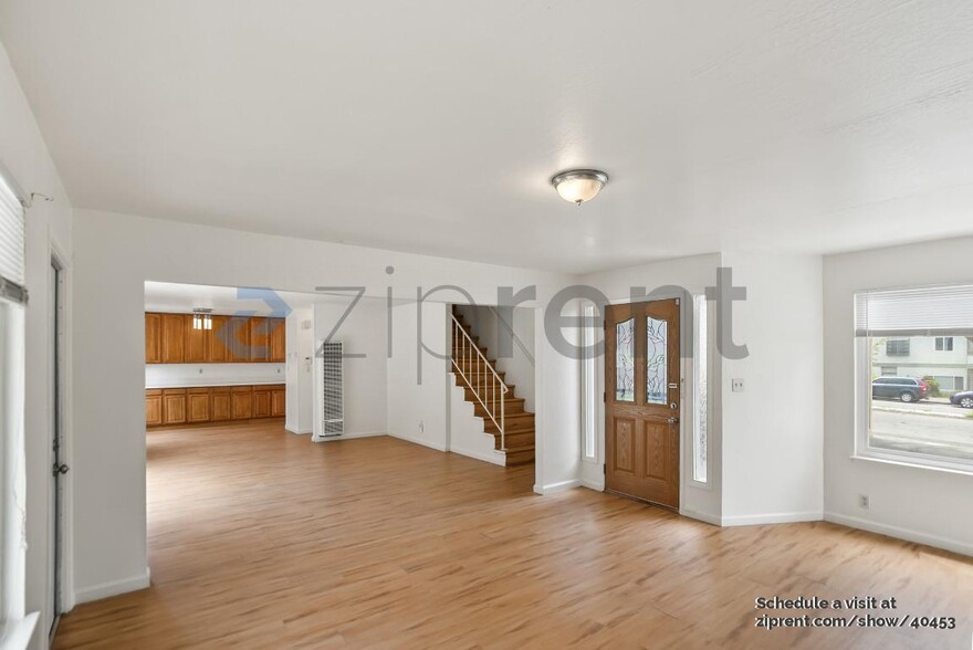 Building Photo - 3160 Birmingham Dr