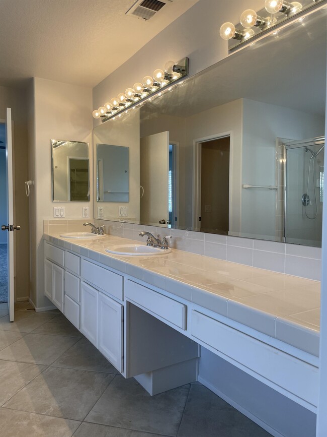 Building Photo - 1167 Innisfree Ct