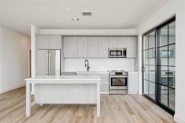 Building Photo - 4315 S Congress Ave