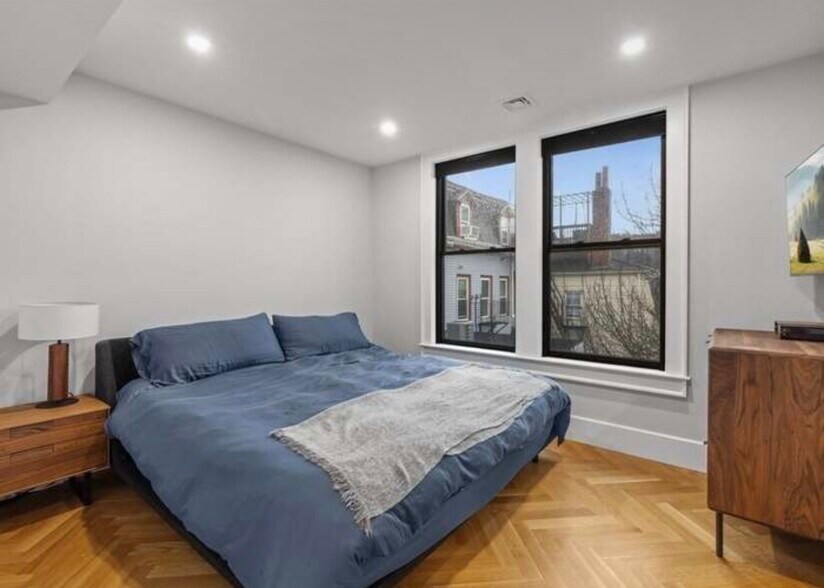 Building Photo - 20 Parmenter St