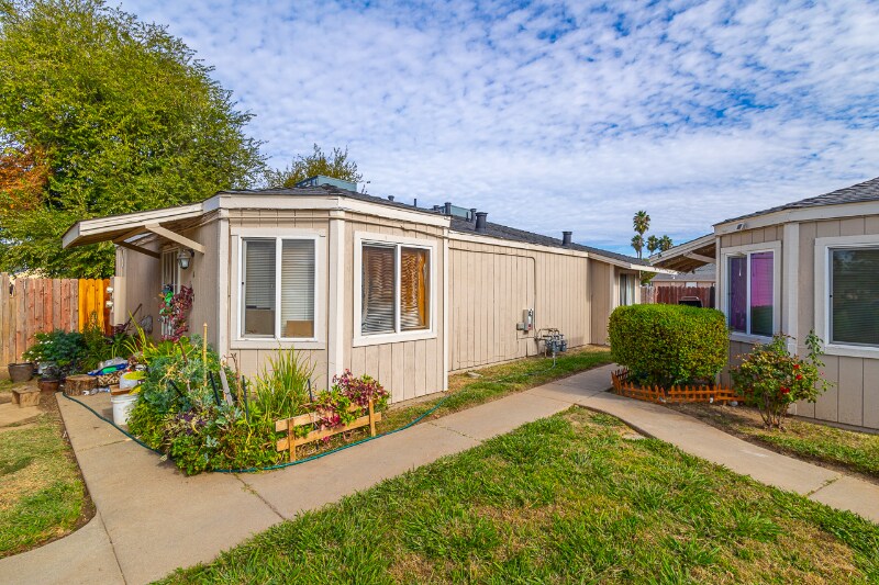 Building Photo - 1517 Nogales St