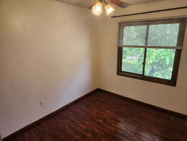 Building Photo - 1229 McCormick St